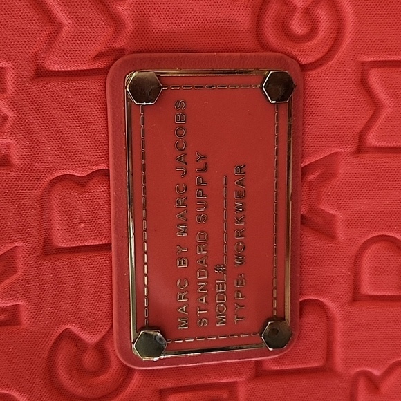 MARC  BY  MARC JACOBS Neon  Neoprene  Tablet Case - Picture 3 of 16